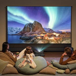 Rodzina ogląda film na ekranie JMGO 120 cali Black Grid